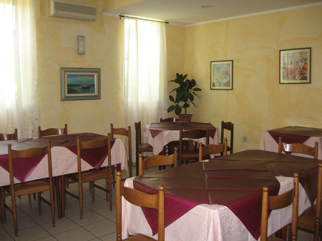 Hotel Eleonora Rímini Exterior foto
