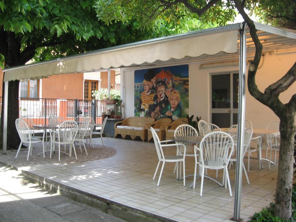 Hotel Eleonora Rímini Exterior foto