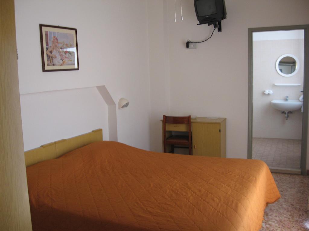 Hotel Eleonora Rímini Habitación foto
