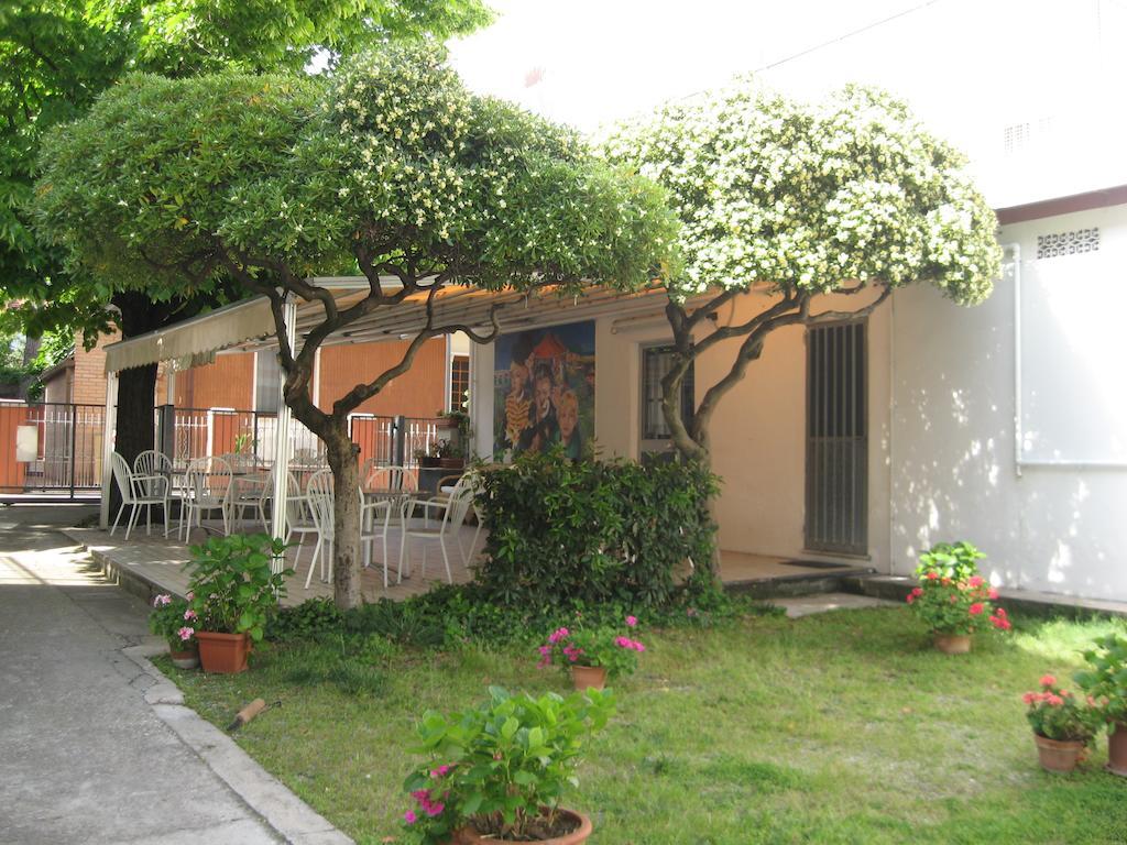 Hotel Eleonora Rímini Exterior foto